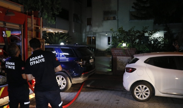 Adana’da apartman dairesinde yangın paniği