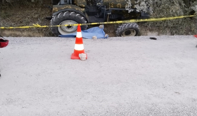 Akhisar’da traktör devrildi: Kadın yolcu hayatını kaybetti