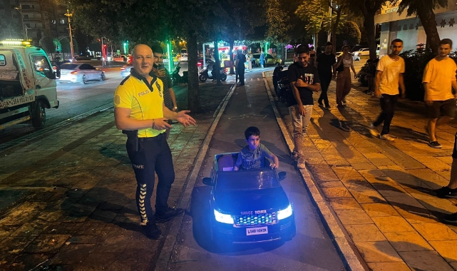 Akülü arabasıyla polis çevirmesine takıldı