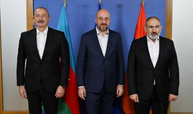 Aliyev ve Paşinyan görüşmesi başladı