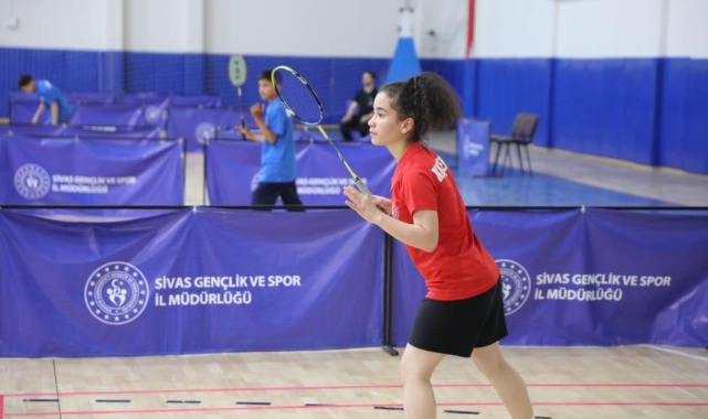ANALİG badminton grup müsabakaları Sivas’ta başladı