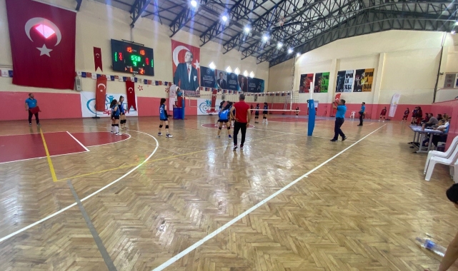 ANALİG voleybol yarı final müsabakaları başladı