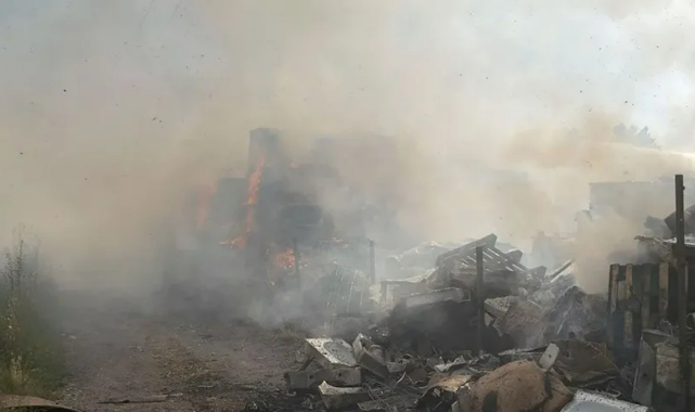 Anız yangını tarla ile fabrikaya sıçradı