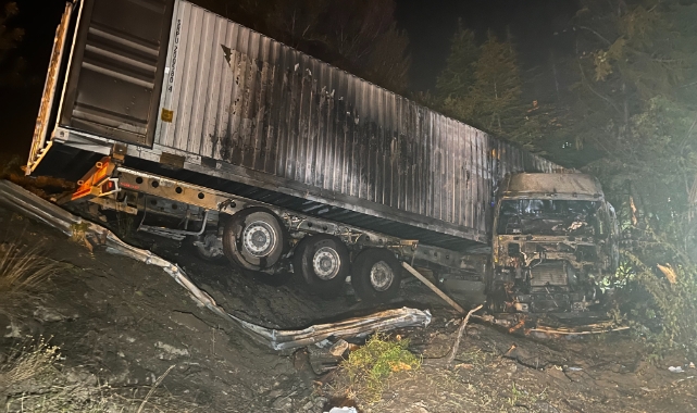 Ankara’da TIR şarampole yuvarlanıp alev aldı