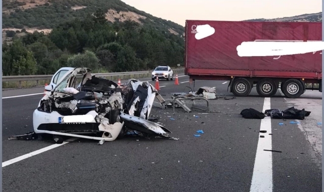 Ankara-İstanbul otobanında kaza;3 ölü 1 yaralı