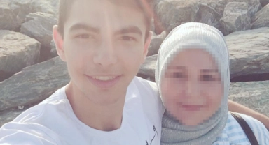 Annesinin sevgilisini, evlerine kurduğu kamera ile takip edip öldürmüş