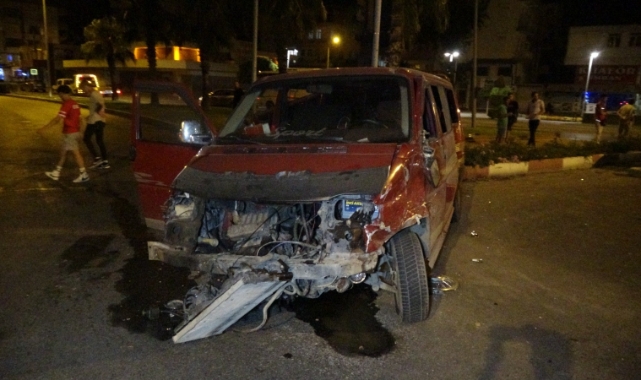 Antalya'da feci kaza: 3 kişi yaralandı
