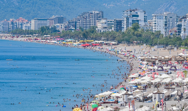 Antalya'da hava sıcaklığı 42 dereceyi gördü