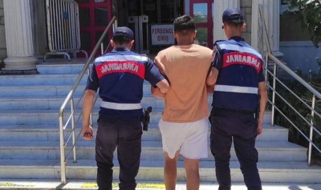 Aranan şahıs jandarmanın dikkatinden kaçamadı