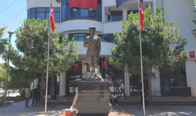 Atatürk heykeline saldıran şüpheli sabıkalı çıktı
