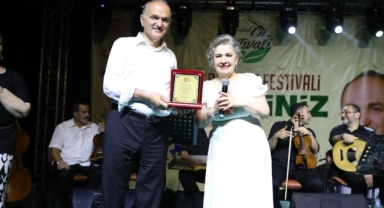 Ayşe Taş’tan müthiş konser