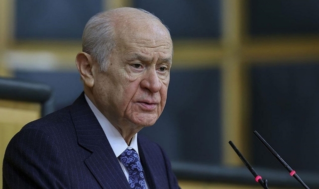 Bahçeli'den A Milli Kadın Voleybol Takımı'na tebrik