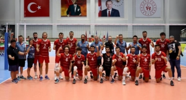 Bakan Bak'tan milli voleybolculara tebrik mesajı