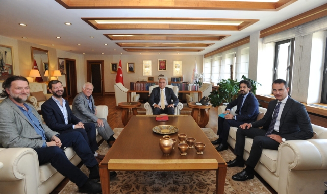 Bakan Ersoy, yapımcı James Brock ile görüştü
