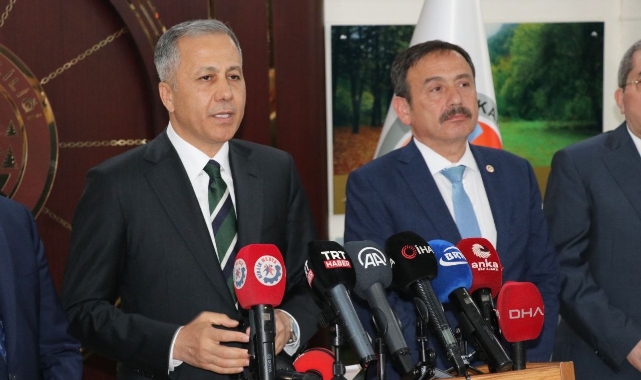 Bakan Yerlikaya: "Yangınlar sazlık alanların yakılmasıyla başlamış"