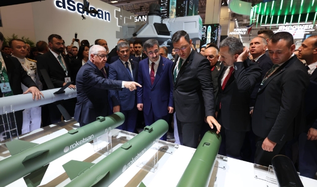 Bakanı Güler, Uluslararası Savunma Sanayi Fuarı’na katıldı