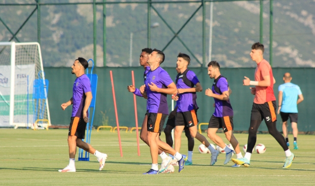Başakşehir Burdur kampına başladı