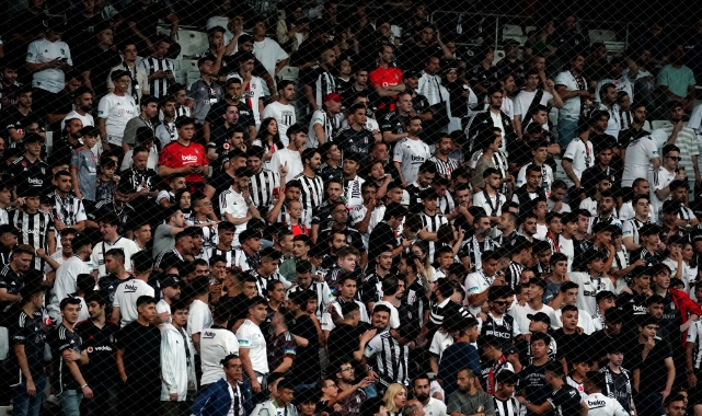 Beşiktaş Stadyumu’nda ‘yönetim istifa’ sesleri
