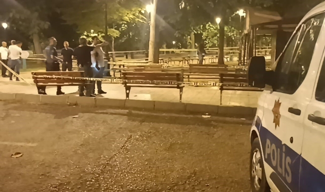 Bıçakladığı bekçiler tarafından vurulan saldırgan öldü