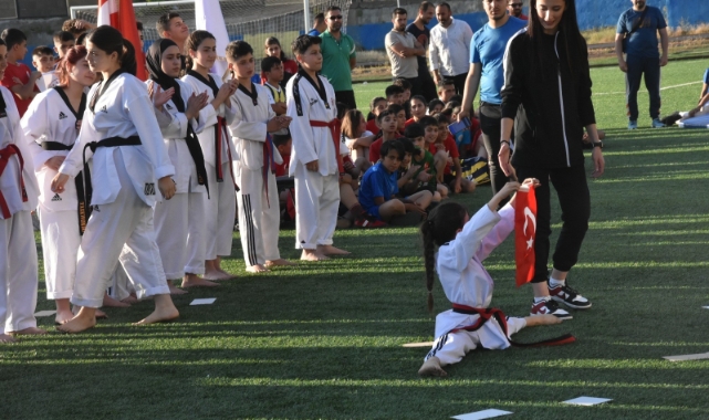 Bitlis’te yaz spor okullarının açılışı yapıldı
