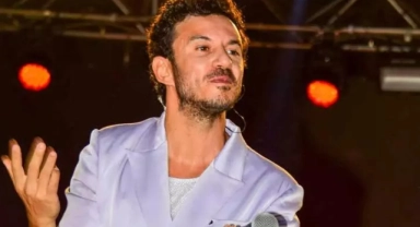 Buray söyledi Ezgi Şenler dinledi