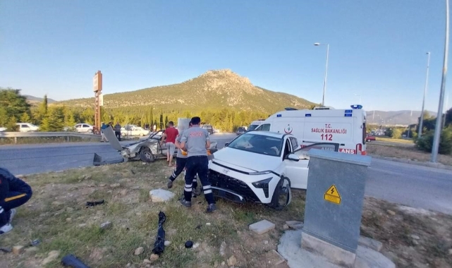 Burdur’da 2 araçlı kazada 2 kişi yaralandı