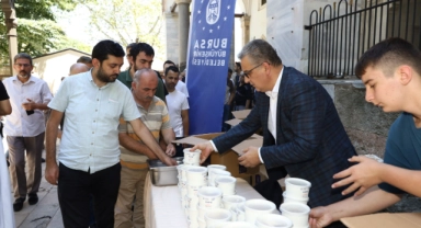 Bursa'da aşure kazanları birlik için kaynadı