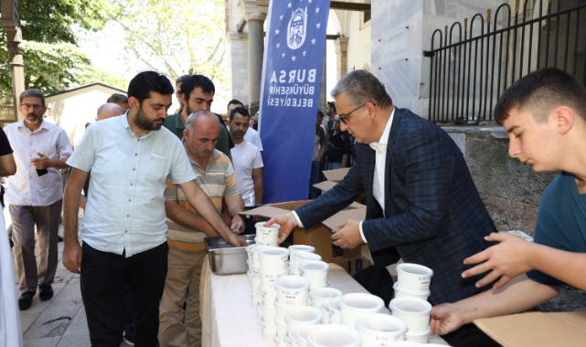 Bursa'da aşure kazanları birlik için kaynadı
