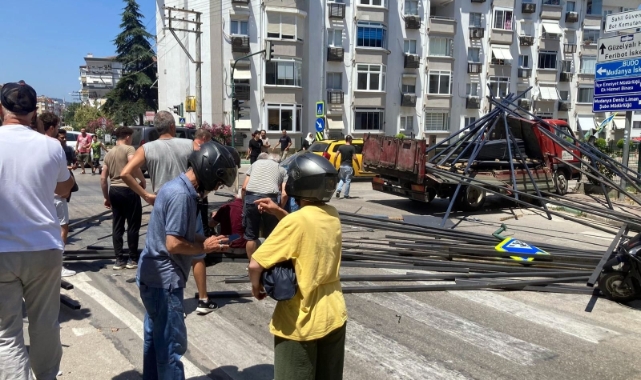 Bursa'da freni patlayan kamyon yaya ve araçları biçti