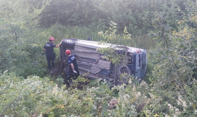 Bursa'da hafif ticari araç şarampole devrildi! 6 yaralı