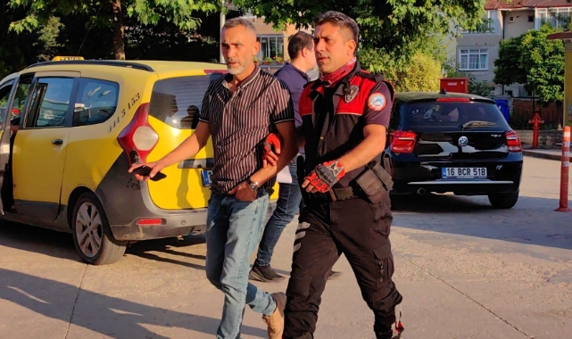 Bursa'da kovaladığı şahsı satırla yaraladı!