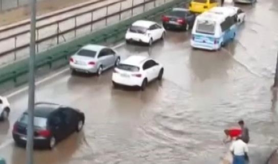Bursa’da rögarlar taştı, yollar göle döndü