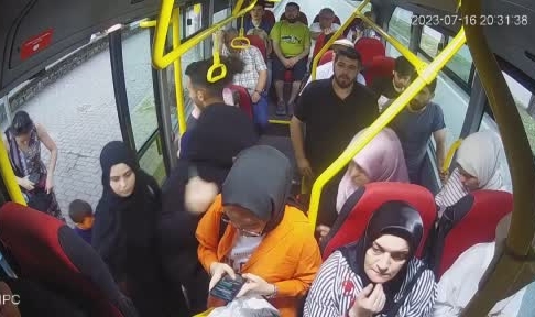 Bursa'da tesettürlü genç kıza çirkin hakaret
