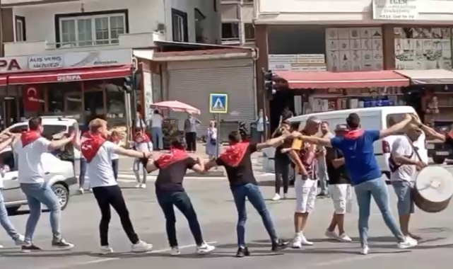 Bursa’da trafiği kilitleyen asker eğlencesi