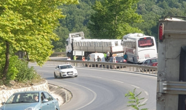Bursa'da yol kapandı, adaylar sınava yürüyerek gitti