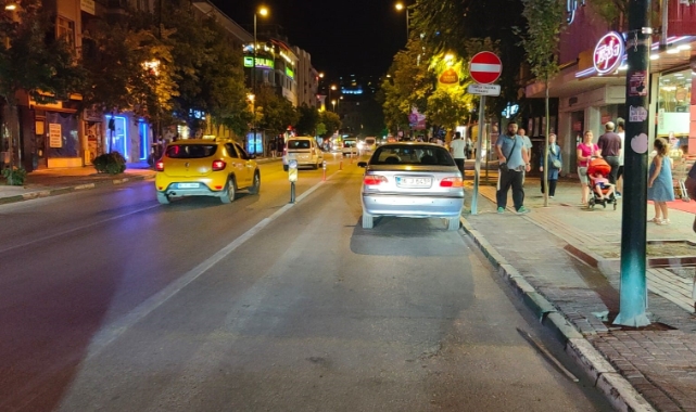 Bursa'da yolun karşısına geçmek isteyen kadına araba çarptı