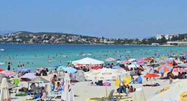 Çeşme'de turizmcilerin yüzü gülüyor