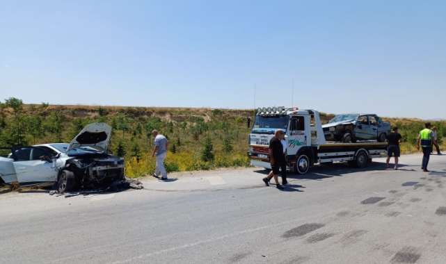 Çifteler’de iki otomobil çarpıştı: 5 yaralı