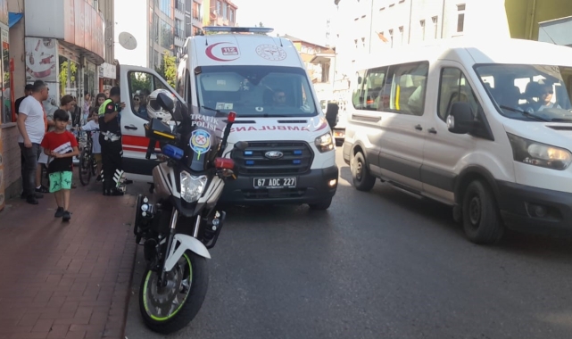 Çocuklara çarpan motosiklet sürücüsü kaçtı