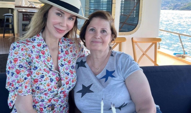 Demet Şener annesini paylaştı