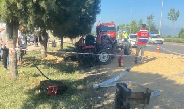 Denizli'de tahıl yüklü traktör sürüklendi!