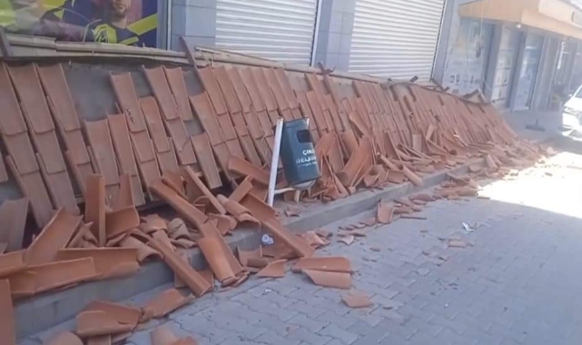 Diyarbakır'da 4 işyerinin çatısı çöktü