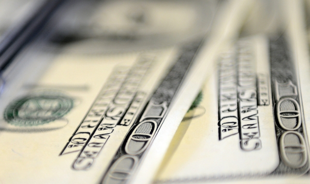 Dolar güne yükselerek başladı