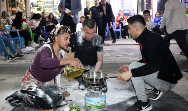 Düğün gecesi arkadaşları damada 'işkence' yaptı, gelin izledi