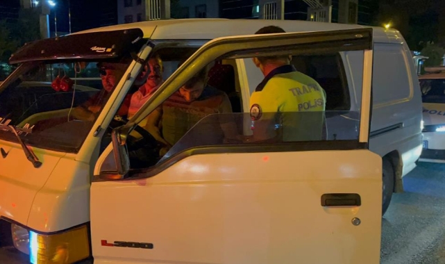 Dur ihtarına uymayan alkollü sürücü polisten kaçamadı