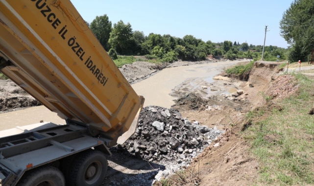 Düzce selde ulaşıma kapanan tüm köy yolları açıldı