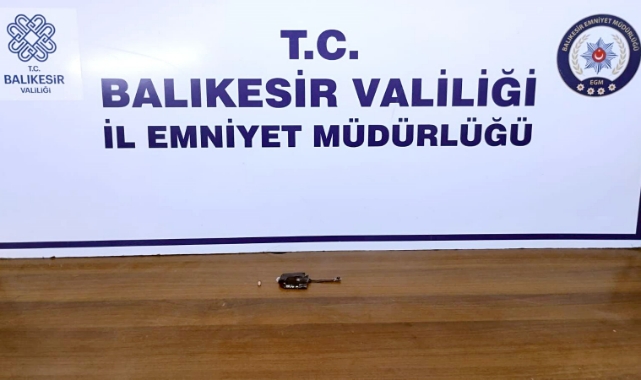 Ehliyet sınavına kopya düzeneği ile girerken yakalandı