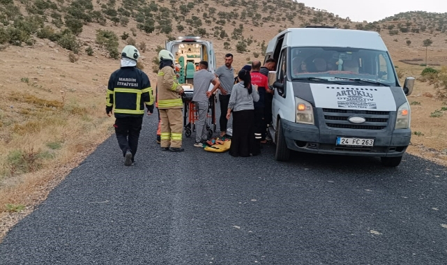 El freni çekilmeyen minibüs dehşet saçtı! 1'i ağır 3 yaralı