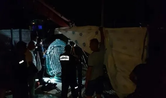 Elektrik akımına kapılan 3 kişi hayatını kaybetti