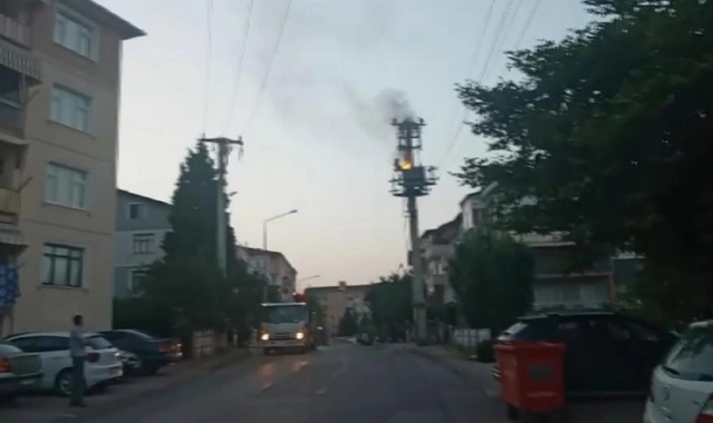 Elektrik direği alev alınca sokak karanlığa gömüldü!